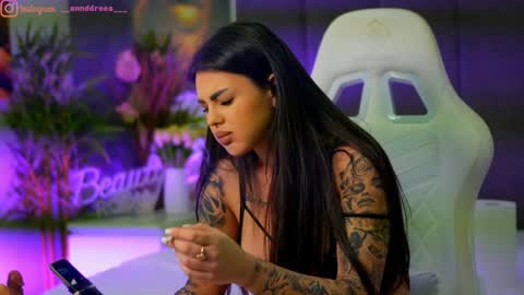 Dee online show from November 5, 2025, 3:23 pm