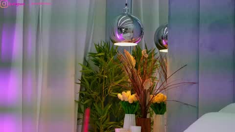 Dee online show from April 14, 2026, 1:28 pm