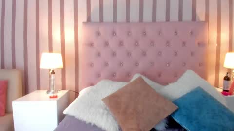 Snapshot of perla_giraldo chatting on September 9, 2025, 12:05 pm PERLA online show from September 9, 2025, 12:05 pm