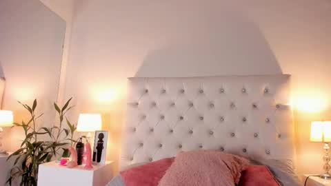 Snapshot of perla_giraldo chatting on October 15, 2025, 4:23 am PERLA online show from October 15, 2025, 4:23 am