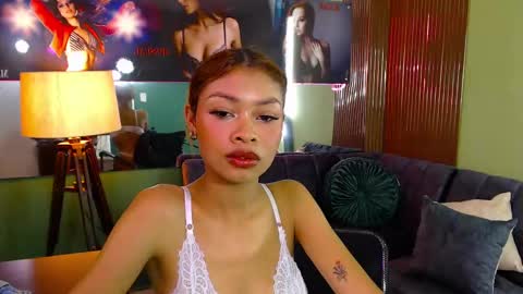 Perla online show from March 4, 2025, 3:37 pm