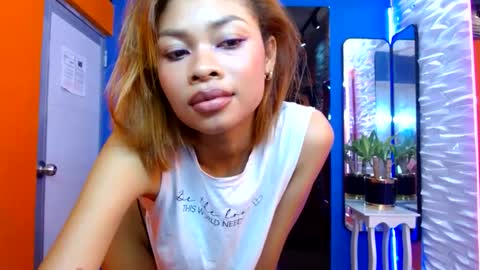 Perla online show from March 8, 2025, 6:26 pm