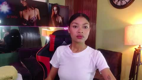 Perla online show from September 15, 2025, 8:31 pm