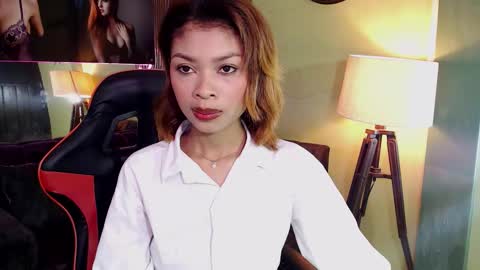 Perla online show from September 22, 2025, 6:32 pm