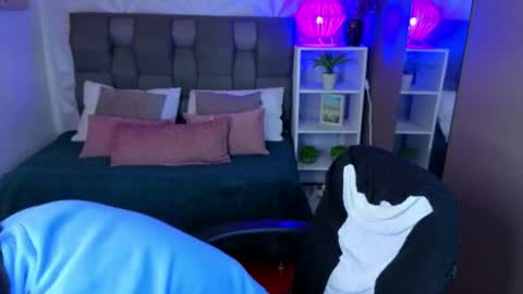 Snapshot of perlaa_moon_ chatting on June 22, 2026, 4:15 pm PERLA online show from June 22, 2026, 4:15 pm