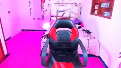 PERLA online show from April 18, 2026, 7:07 pm