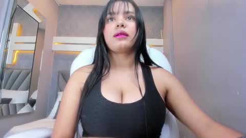 Snapshot of perlaevansx chatting on February 14, 2025, 2:28 am PERLA online show from February 14, 2025, 2:28 am