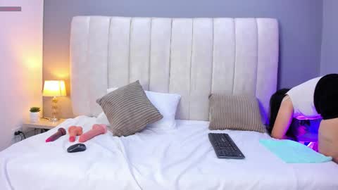 PerlaPreciosa online show from February 13, 2026, 4:30 am