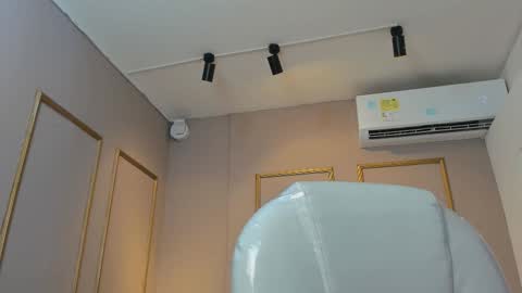 PerlaPreciosa online show from February 22, 2026, 4:02 am