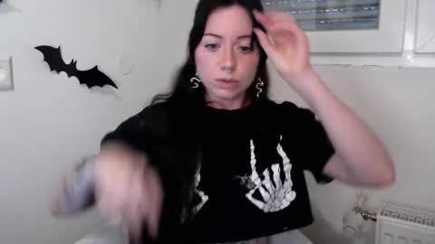 Snapshot of persephones_garden chatting on November 25, 2025, 8:14 am Persephone online show from November 25, 2025, 8:14 am