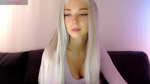 Isabella online show from March 9, 2025, 9:24 am