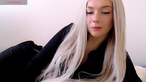 Isabella online show from April 23, 2026, 10:14 am