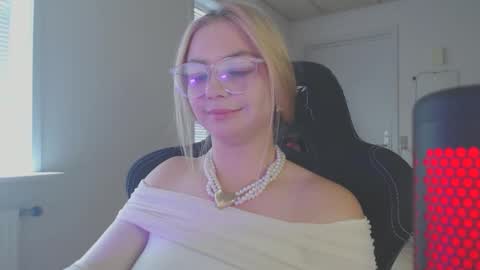petalkiss online show from September 16, 2025, 1:45 pm