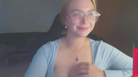 petalkiss online show from September 24, 2025, 3:15 pm