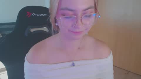 petalkiss online show from September 27, 2025, 11:48 am