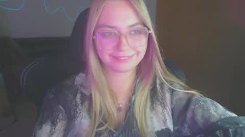 petalkiss online show from October 1, 2025, 6:47 pm