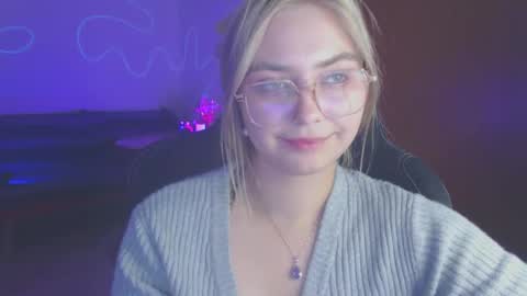 petalkiss online show from October 3, 2025, 4:59 pm