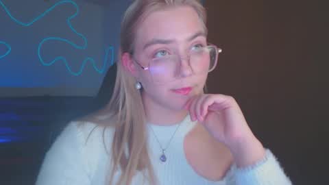 petalkiss online show from October 5, 2025, 6:17 pm