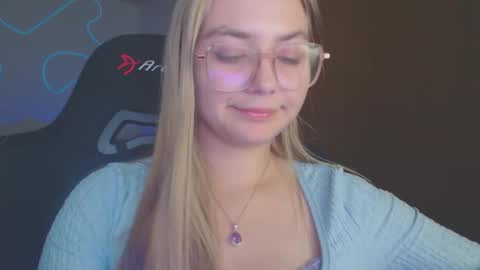 petalkiss online show from October 7, 2025, 6:27 pm