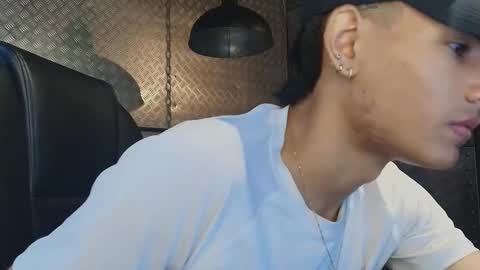 petersanders1 online show from November 25, 2025, 11:21 am