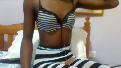Snapshot of petite_ariana chatting on May 7, 2026, 8:03 pm ariana online show from May 7, 2026, 8:03 pm