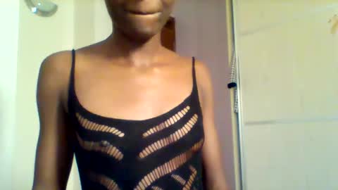 Snapshot of petite_ariana chatting on June 2, 2026, 9:33 am ariana online show from June 2, 2026, 9:33 am