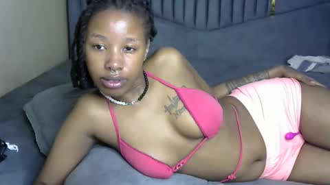 Snapshot of petite_byb1 chatting on April 15, 2026, 7:10 pm lonny online show from April 15, 2026, 7:10 pm