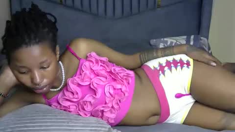 Snapshot of petite_byb1 chatting on April 24, 2026, 7:11 am lonny online show from April 24, 2026, 7:11 am
