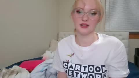 Snapshot of petite_cupcake chatting on February 21, 2025, 3:12 am Little cupcake online show from February 21, 2025, 3:12 am