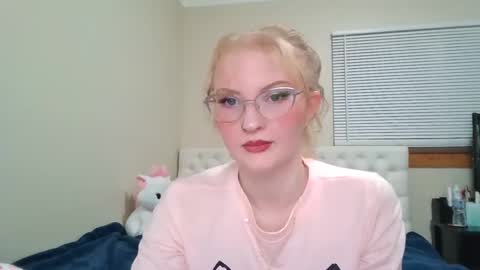 Snapshot of petite_cupcake chatting on February 25, 2025, 11:55 pm Little cupcake online show from February 25, 2025, 11:55 pm