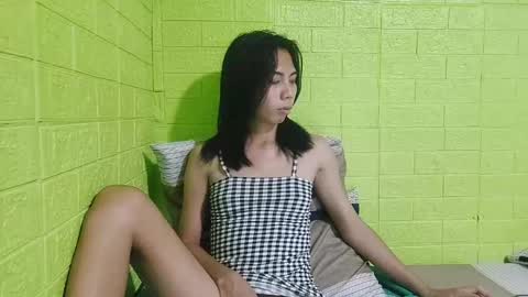 Snapshot of petite_dicklover chatting on February 18, 2025, 8:59 am Yuriee online show from February 18, 2025, 8:59 am