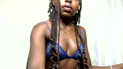 Snapshot of petite_freakette chatting on July 12, 2026, 8:33 pm Moon online show from July 12, 2026, 8:33 pm