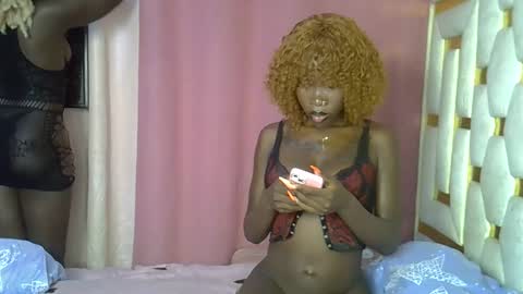 Snapshot of petite_lunar chatting on April 5, 2026, 1:25 am Lunar online show from April 5, 2026, 1:25 am