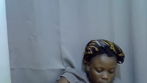 petite_melan online show from October 1, 2025, 7:20 pm