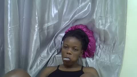 petite_melan online show from November 5, 2025, 3:39 am