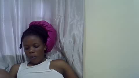 petite_melan online show from November 10, 2025, 5:06 am