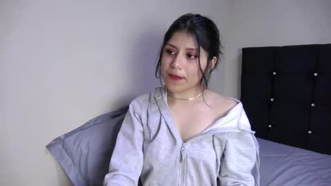 petite paola online show from December 11, 2024, 12:44 am