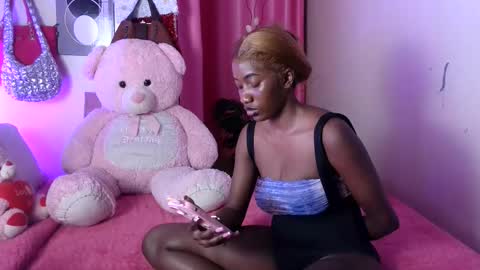 petite_princes online show from March 12, 2026, 10:16 pm