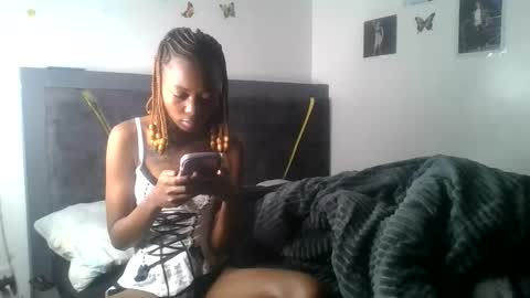 Snapshot of petite_queen69 chatting on June 8, 2026, 3:29 am petite_queen69 online show from June 8, 2026, 3:29 am