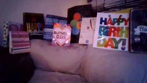 petite treat  online show from January 16, 2026, 7:01 am