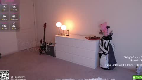 Snapshot of petitebrat chatting on May 31, 2026, 11:28 pm PiperAvery online show from May 31, 2026, 11:28 pm