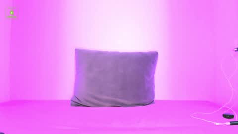 Charlize XL online show from January 18, 2025, 11:55 pm