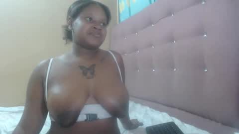 petitechocolatemommy online show from November 16, 2025, 12:27 am