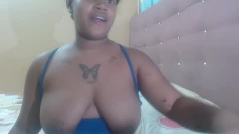 petitechocolatemommy online show from November 19, 2025, 6:52 pm