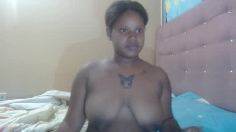 petitechocolatemommy online show from November 26, 2025, 1:06 am