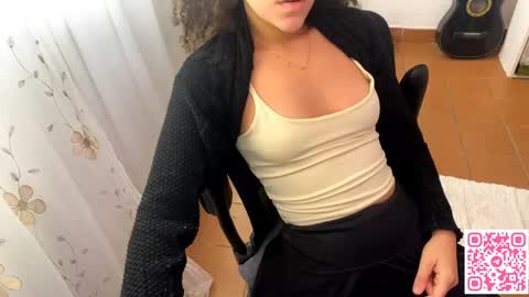 Snapshot of petitecurlybrunette chatting on June 1, 2026, 4:20 pm Mlian online show from June 1, 2026, 4:20 pm