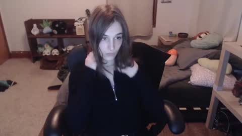 Snapshot of petitecut chatting on February 11, 2025, 4:44 am caracal online show from February 11, 2025, 4:44 am