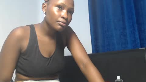 Snapshot of petitee_desire chatting on July 7, 2026, 5:32 am TASHA online show from July 7, 2026, 5:32 am