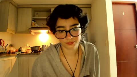 Lunna online show from April 1, 2026, 12:44 am