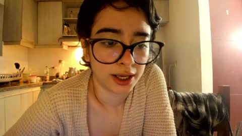 Lunna online show from April 6, 2026, 4:46 am